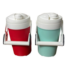 Lot of 2 Igloo 1/2 Gallon Sport Water Jugs Re...