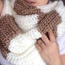 Gorgeous Cozy Knit Scarf