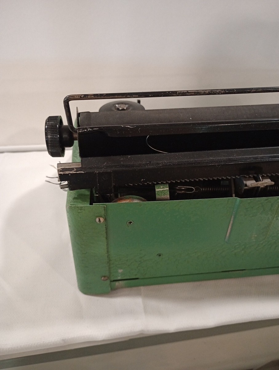 Vintage 1950's TOM THUMB Working Typewriter w Metal Case Great