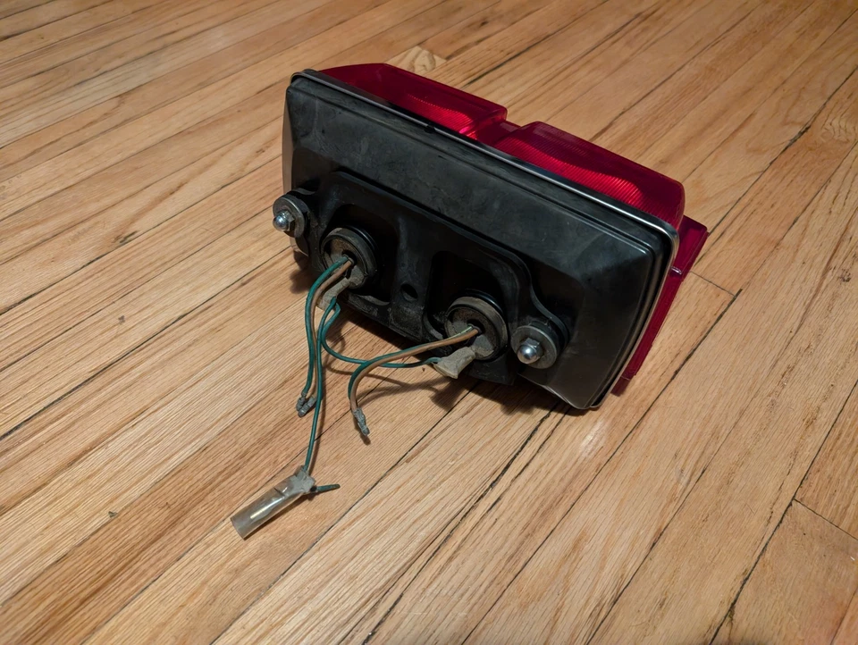 Luz trasera Honda Goldwing GL1100 1982 usada buen estado 1980-1983 Foto 3 de 4