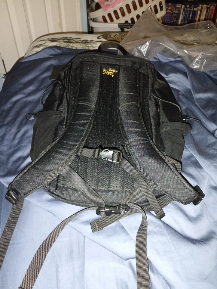 Mochila Arc'teryx Mantis 26 Negra Nueva Foto 3 de 4