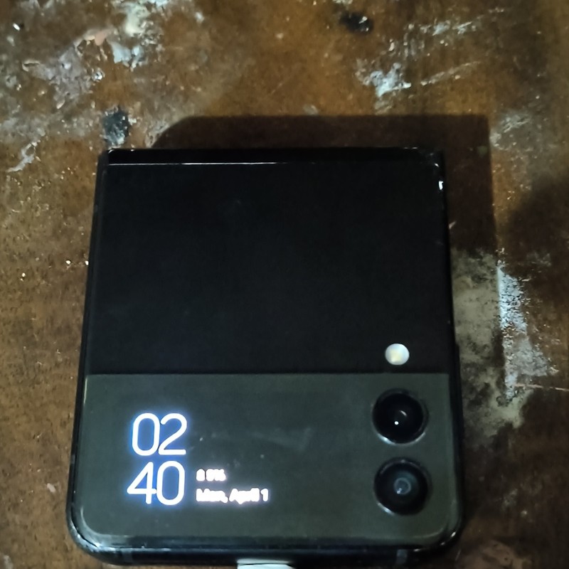 Samsung Galaxy Z Flip4 128GB Black Flip Phone For Parts/Not Working