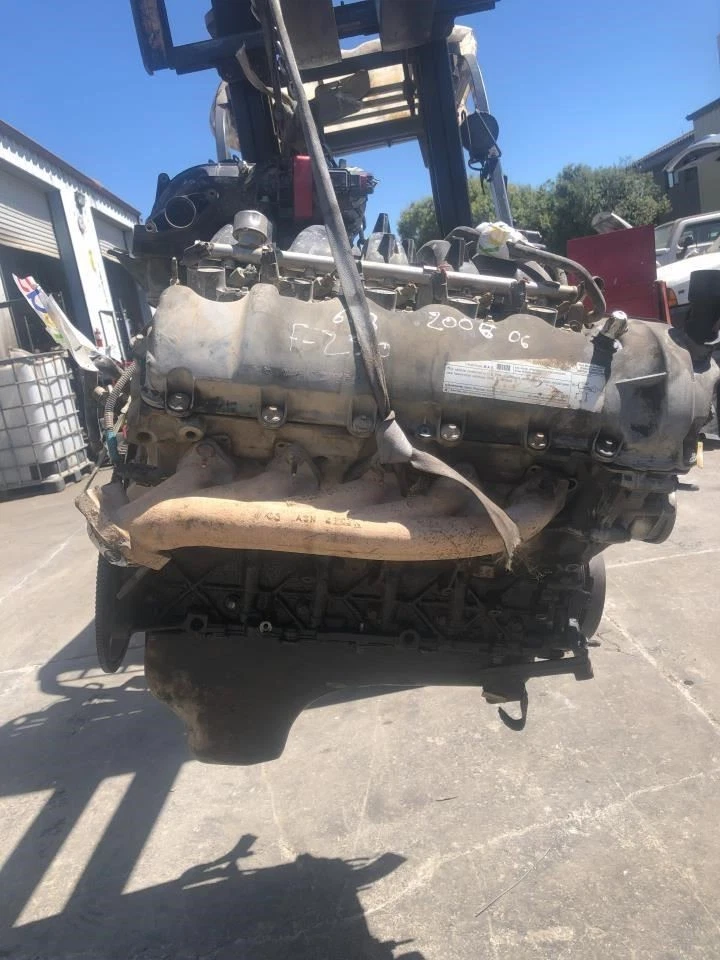 2006 FORD F250SD 6.8L USED ENGINE STK# 6082  - Image 2 of 4