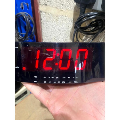 Logik LCRAN12 FM/AM Digital Alarm Clock Radio Black LED Display Volume Control - Picture 3 of 11
