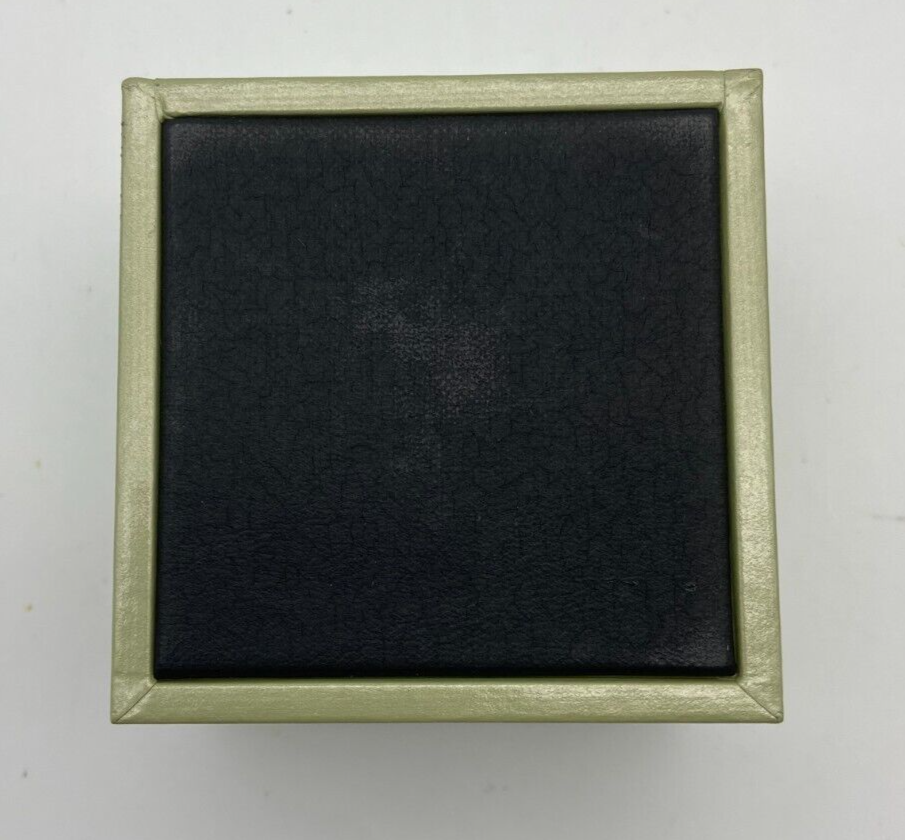 Van Cleef & Arpels genuine Jewelry box case Outer box Color Green