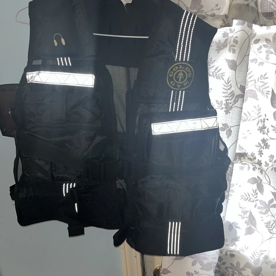 GOLDS GYM Weighted Workout Exercise Vest Adjustable Total Weight 19lbs holds 20. - Image 2 of 4