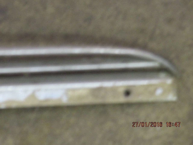 梅赛德斯奔驰 220SE,250 SE,W111 新鲜空气格栅 — 第 3/4 张图片