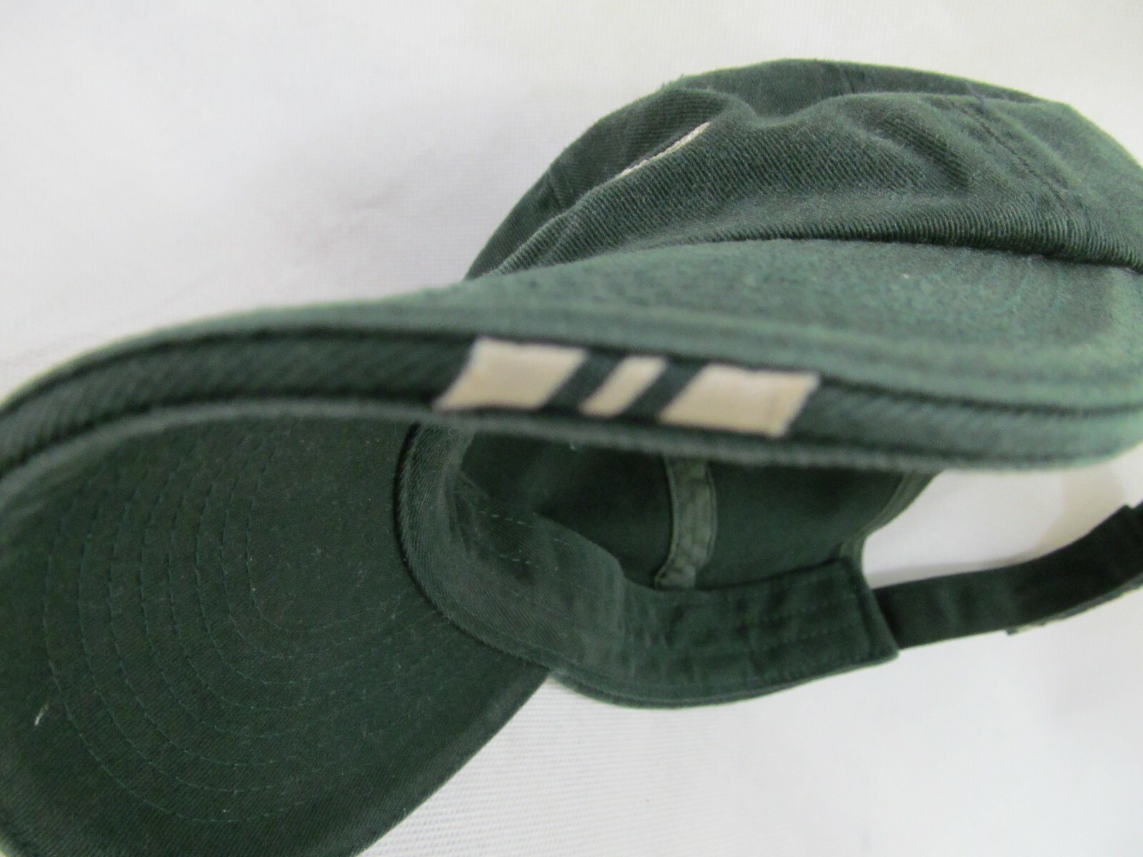 IZOD  &ldquo;IZOD JEANS&rdquo;, (HUNTER GREEN) ADJUSTABLE STRAP-BACK HAT. 