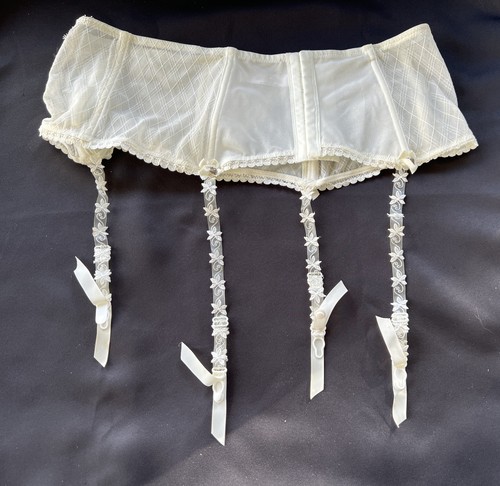 Cacique Bride Bridal Floral Lace Hearts & Bows Garter Belt Plus Size 18/20 Ivory