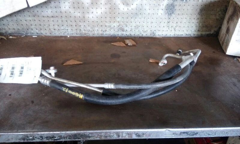 2008 Chrysler PT Cruiser AC Hoses 2.4 Liter 4 Cylinder - Image 2 of 4