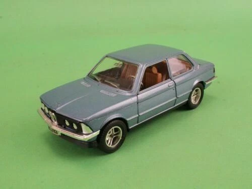 Modellini statici di auto, furgoni e camion Mebetoys scala 1:25