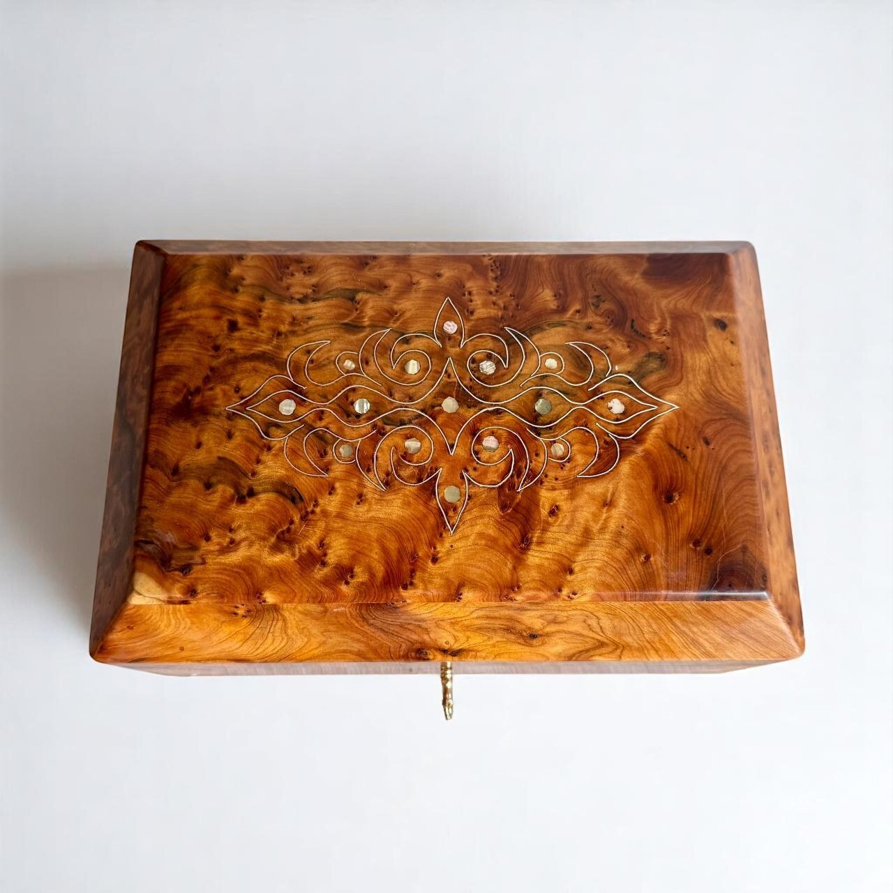 Luxury Thuya Wood Jewelry Box Organizer With Key for Keepsakes-image