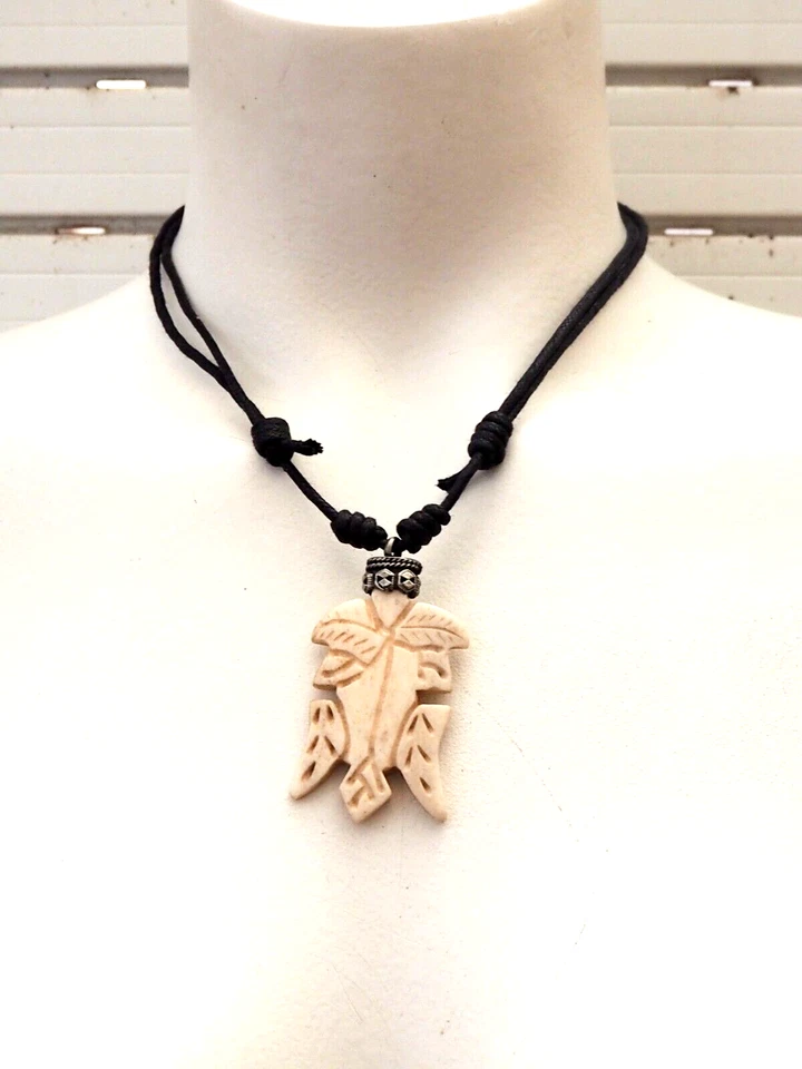 Collare/Ciondolo Di Osso Intaglio Disegno Tribale, Solo E Artigianale - Immagine 4 di 4
