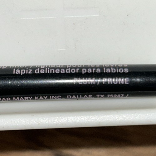 Mary Kay PLUM Lip Liner twist-up pencil crayon New no Box - Picture 2 of 2