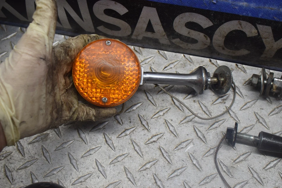 510 TODAS LAS CUATRO LUCES GIRATORIAS STOCK 81 YAMAHA XS850 XS 850 BICICLETA MEDIANOCHE ENVÍO GRATUITO Foto 4 de 4