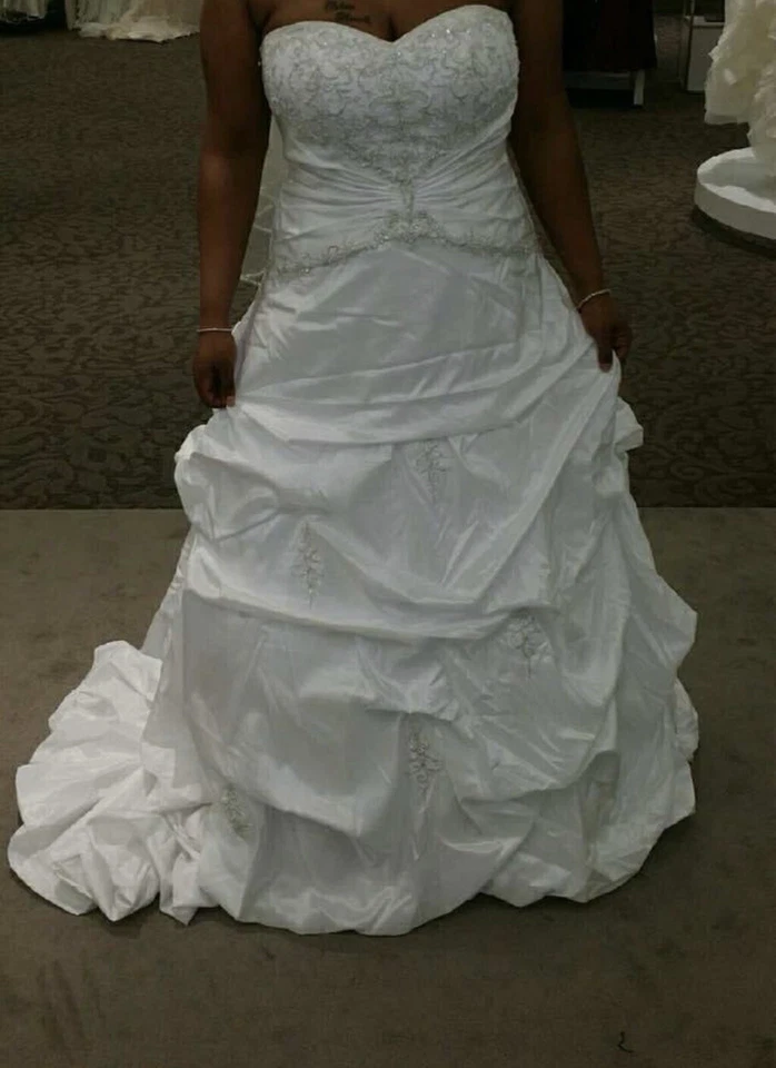 Vestido de novia nunca usado 14w Foto 4 de 4