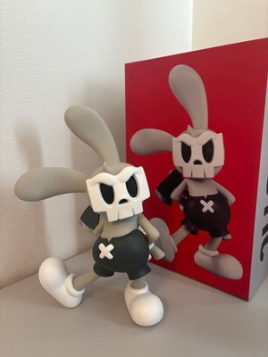 SUPERPLASTIC GUGGIMON FIGUR VINYL SAMMLERSTÜCK SPIELZEUG LIMITED EDITION GLOW