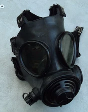 Military 40mm NATO Gas Mask w/Drink Port & Protective Hood, Size Med/Reg UNUSED