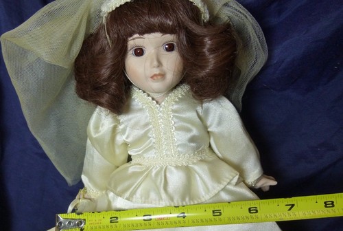 Muñeca de porcelana ""Dorothy"" novia de colección Danbury como nueva de las novias de América de la década de 1940 - Imagen 4 de 12