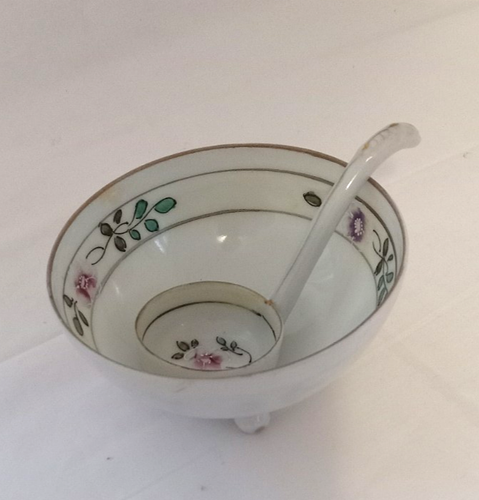 Vintage Nippon (Japan) 3 Footed Bowl with Spoon Ladle - Picture 2 of 2