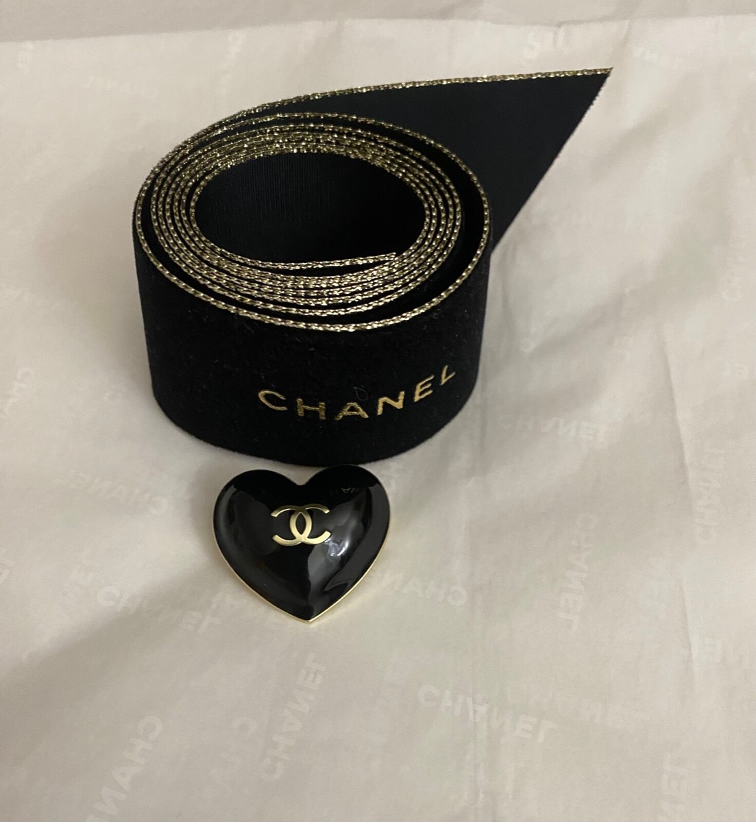 CHANEL ホリデー　ハートチャーム　リボン CHANEL ホリデーリボンハートチャーム