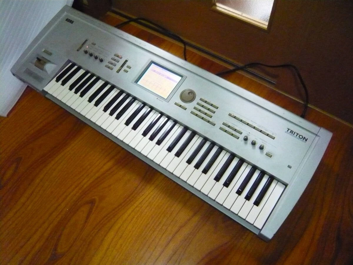 Korg Triton 61 key Music Workstation with softcase , pedal | eBay