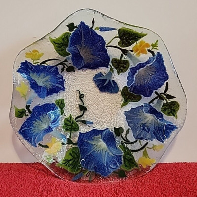 Peggy Karr 8'' Ruffled Iris Round Bowl Fused Art glass Signed 2002 Floral Fluted