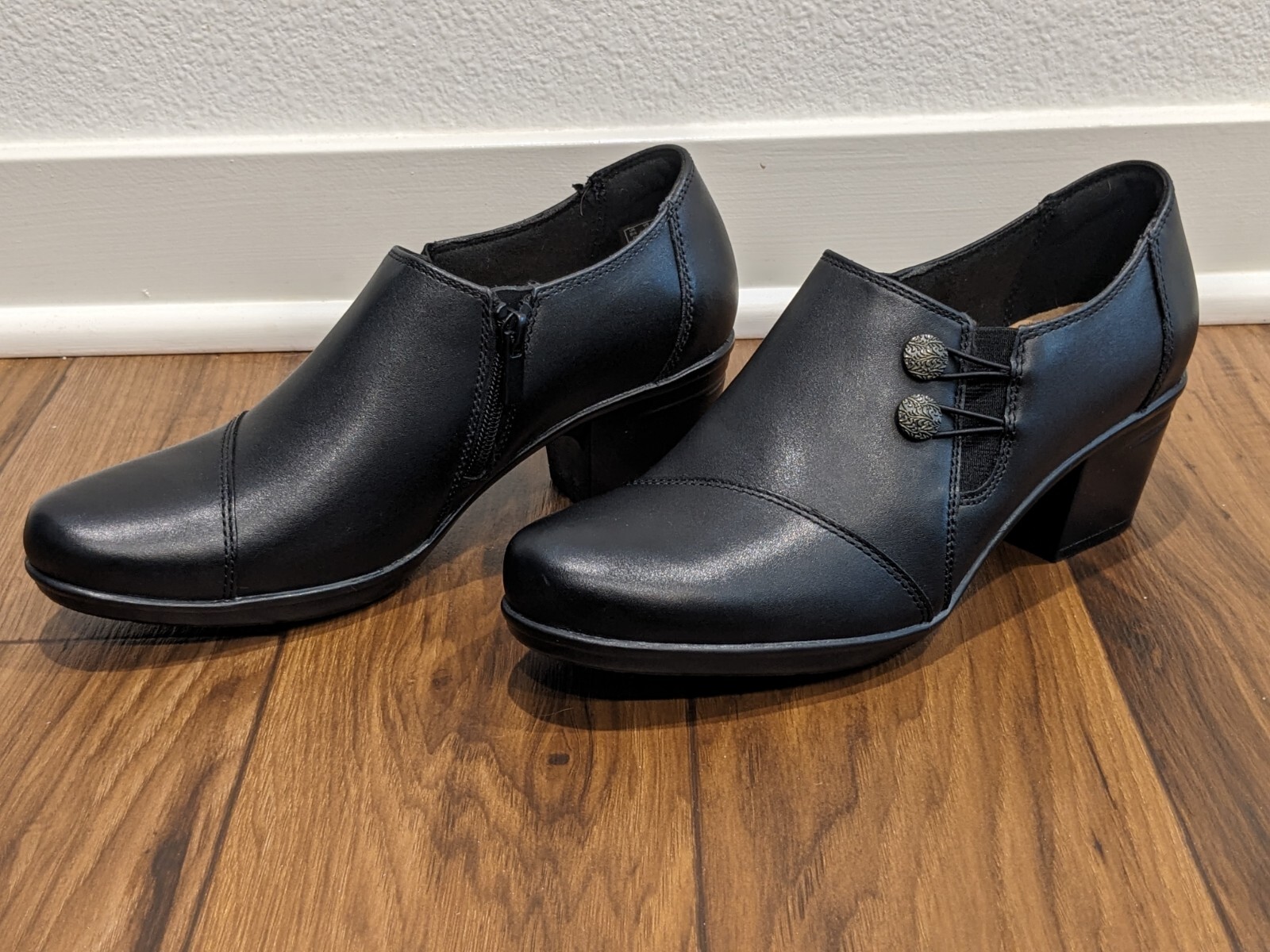 Clarks Women's Emslie Warren SlipOn Loafer US Size 9, Black, New In