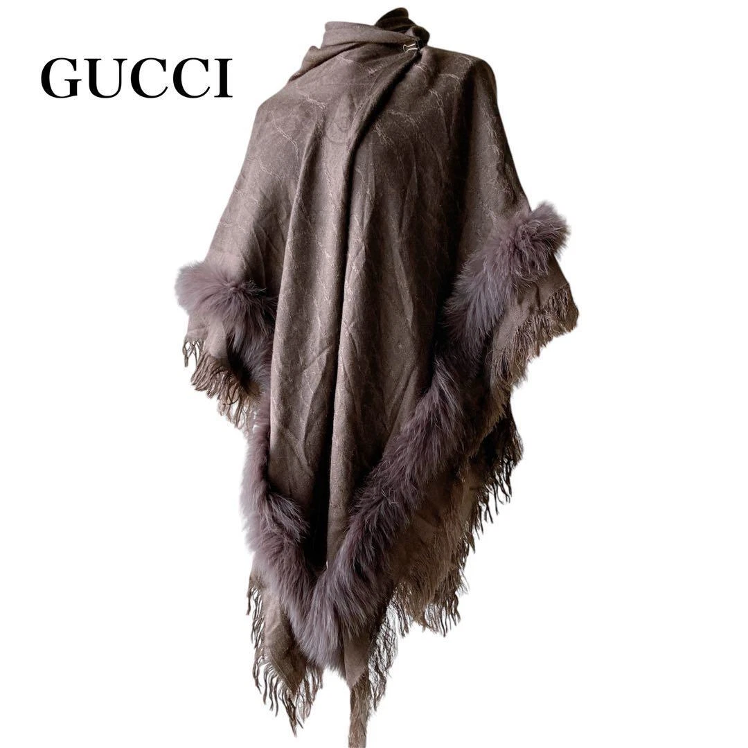 Grande étole Gucci en fourrure de renard en soie motif Gg