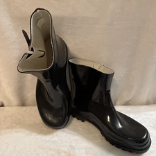 T & W Co. Woman's Black Rubber Rain Boots Galoshes Size 11 New w/o Tags 1/2 Boot