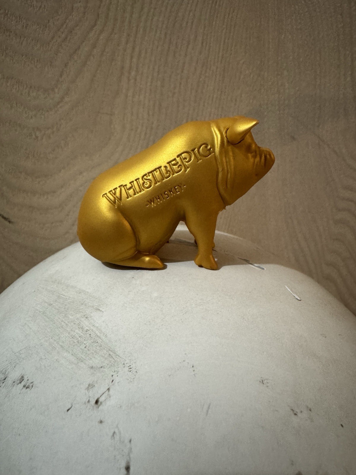 WhistlePig Whiskey Statue Pig Figure Figurine Gold Rubber Plastic Toy Advert 2"