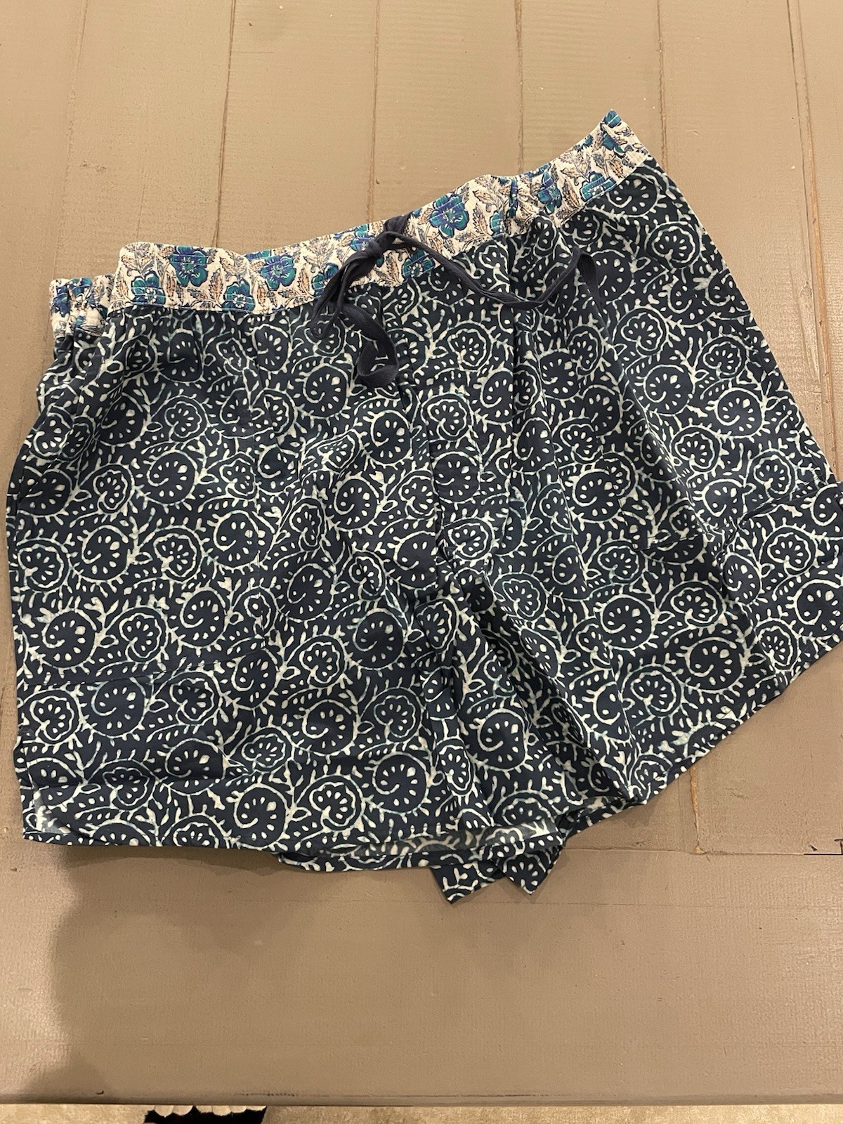NEW Sundance Catalog Relaxed KAI NAVY SHELL Floral Cotton Drawstring Shorts L