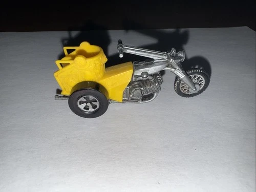 Vintage 1971 HOT WHEELS Yellow Choppin’ Chariot RRRumblers Motorcycle NO RIDER