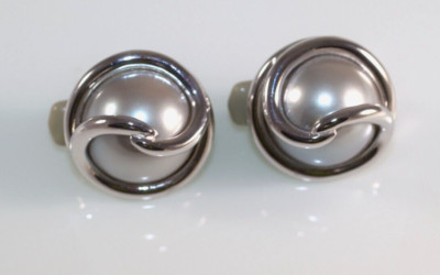 Vintage Ciner Faux Mabe Pearl Silver Tone Earrings Clip on
