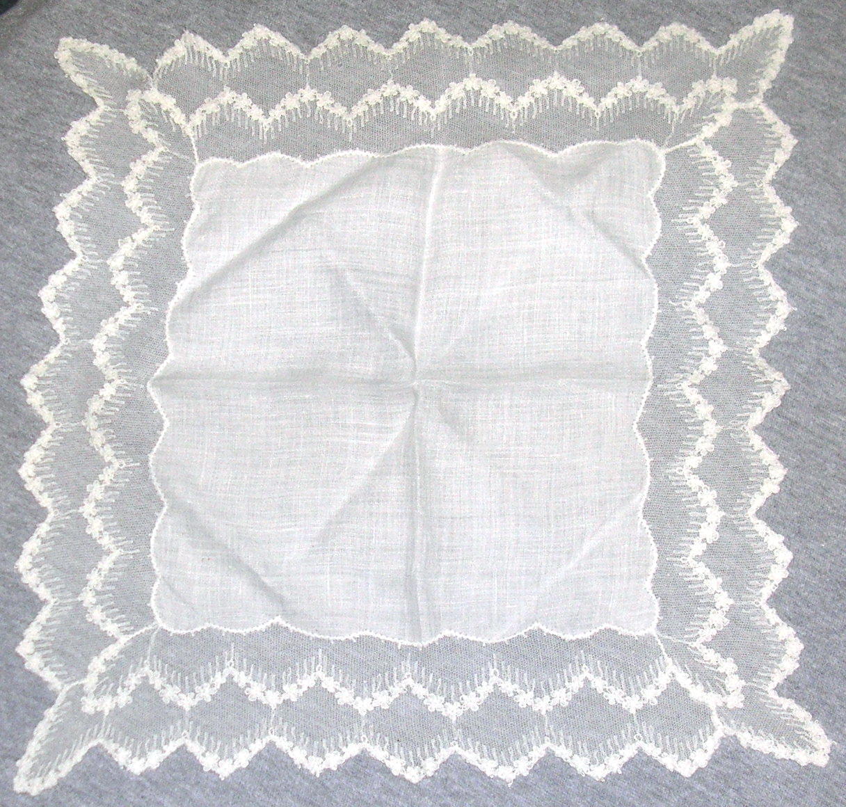 Portland Mall Outlet ☆ Free Shipping VINTAGE Needle Run Net Lace Bridal sq. White Handkerchief 12