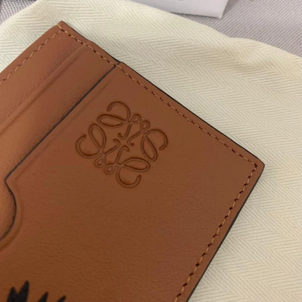 COMO NUEVO Estuche para Tarjetas Loewe Studio Ghibli My Neighbor Totoro Marrón Negro Azul Foto 2 de 4