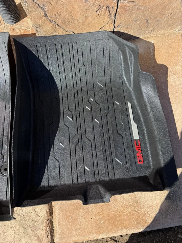 GMC Acadia 2017-2023 equipamiento revestimiento de piso delantero segunda tercera fila negro azabache OEM GM Foto 2 de 4