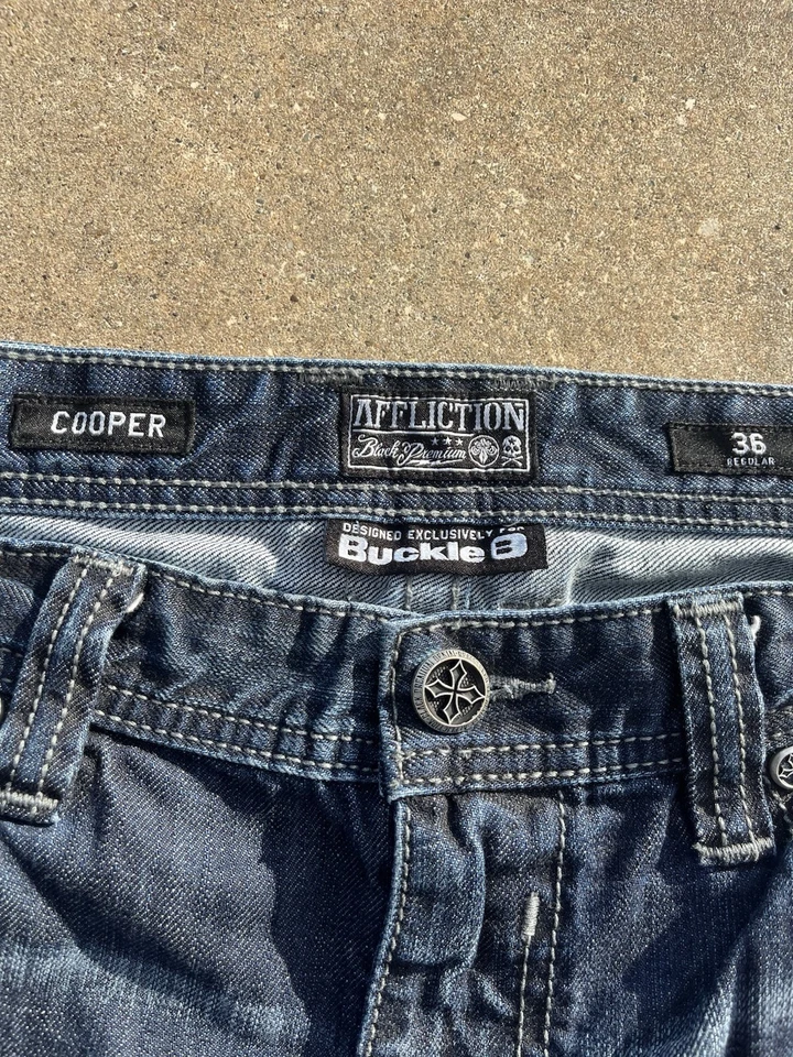 Pantalones de mezclilla vintage Y2K Affliction para hombre 36 Reg Cooper bota relajada desgastados Foto 3 de 4
