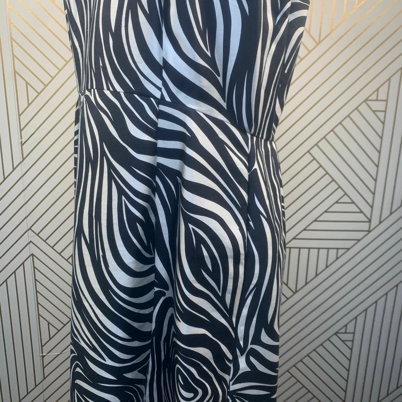 Abito Kate Spade Dyan Woodblock Zebra in seta bianco e nero con volant taglia 10