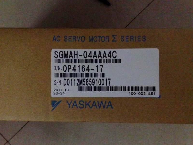 ONE Yaskawa Servo motor SGMAH-04AAA4C NEW