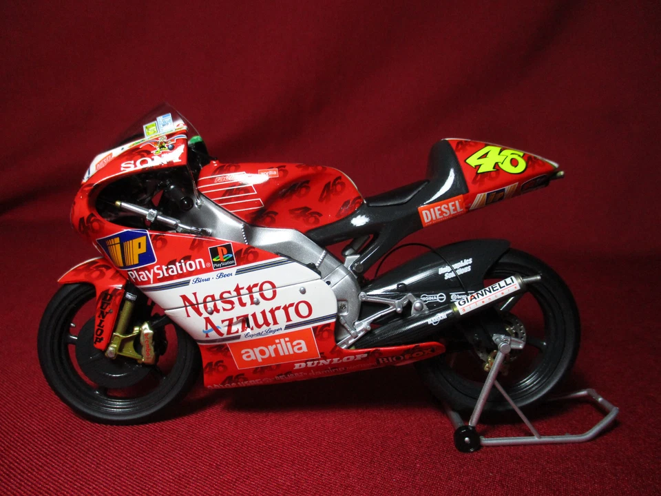 Valentino Rossi Team Aprilia 250cc WORLD CHAMPION 1999 Imola MotoGP 1/12 Scale - Image 4 of 4
