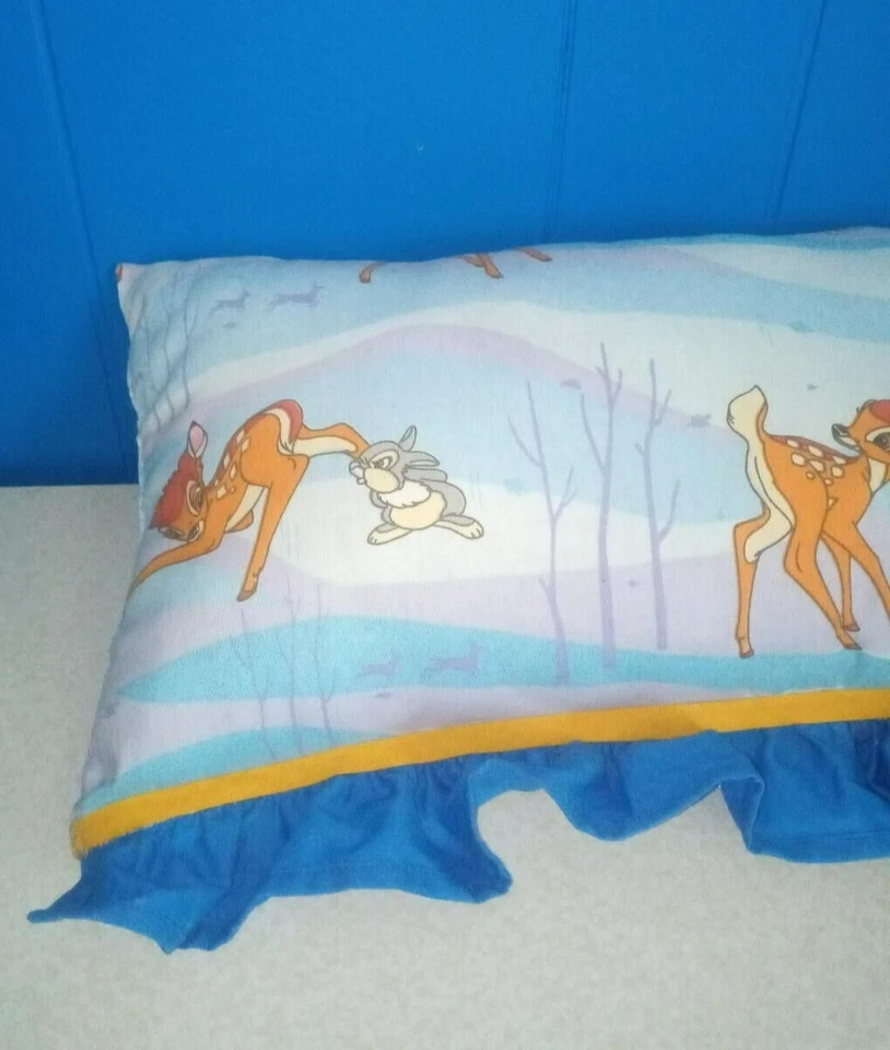 NOVO VINTAGE DISNEY BAMBI- TRAVESSEIRO Artesanal - Imagem 3 de 3