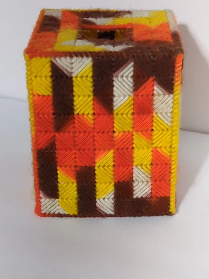 Caja de pañuelos faciales hecha a mano de colección años 70 cubierta de plástico tejido cosido naranja Foto 4 de 4