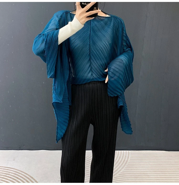 PLEATS PLEASE ISSEY MIYAKE Women's Pleated Scarf & Shawl Dual-Use / Blue
Opens in a new window or ta
