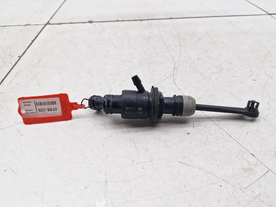 Nissan Qashqai MK2 J11 2016 1.2 Petrol Clutch Master Cylinder 306104BG1A - Image 3 of 4