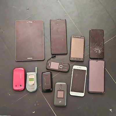 HTC Samsung Apple Microsoft Damaged Cell Phones & Tablets Mixed Lot For Parts