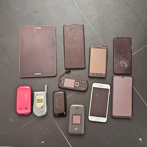 HTC Samsung Apple Microsoft Damaged Cell Phones & Tablets Mixed Lot For Parts