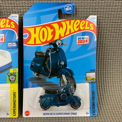 HOT WHEELS Porsche 911 Carrera Keychain 5/5 & Vespa 90 SS Super Sprint 1966 6/10 - Picture 4 of 6