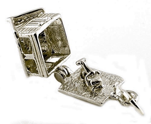 STERLING SILVER OPENING GARDEN SHED CHARM - Picture 3 of 3