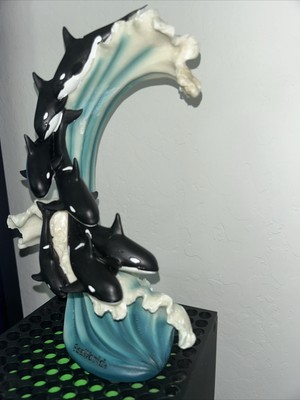 RARE Collectors SEAWORLD Exclusive 7 Orca Whales  on a Wave Statue Figurine 9.5 